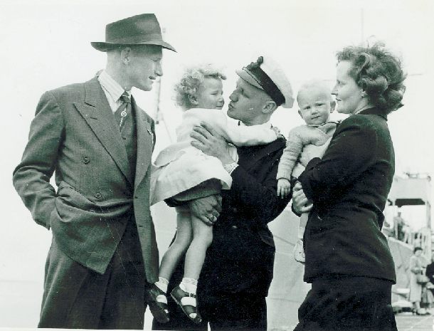 Alan Melva and children