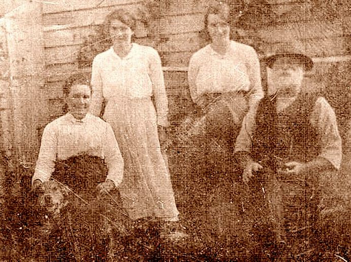 Campbell and daughters